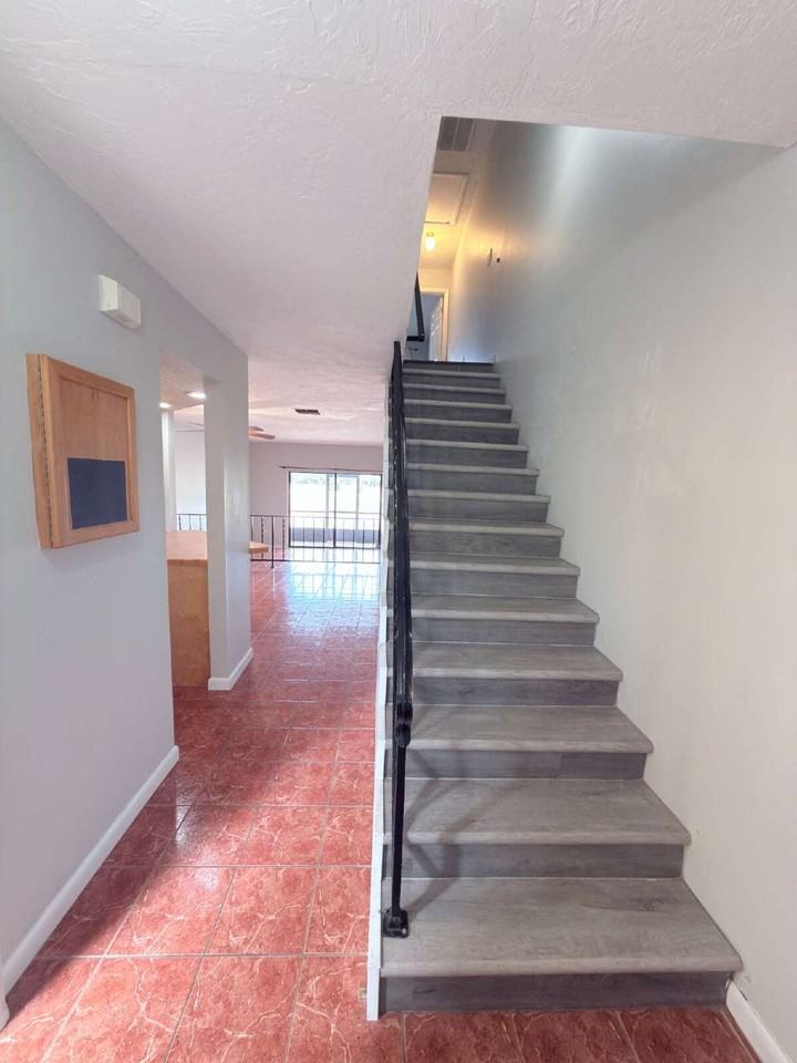 3725 Edgewater Dr - Photo 3 of 24