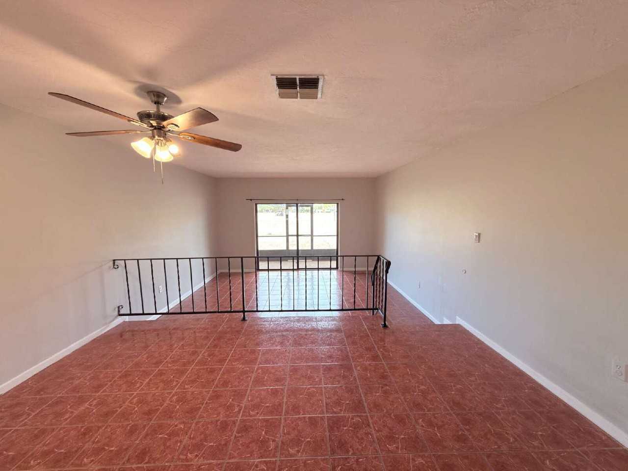 3725 Edgewater Dr - Photo 7 of 24