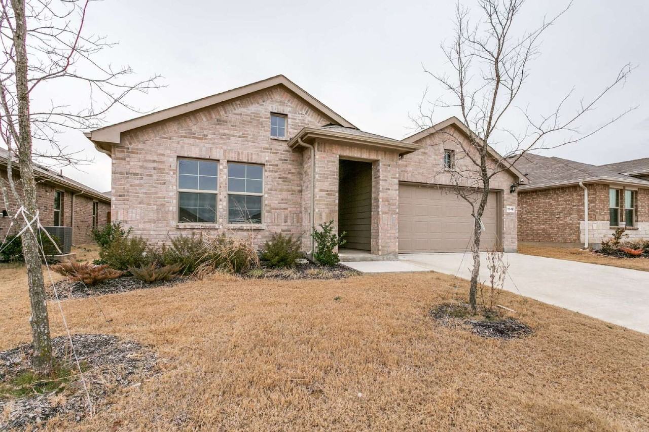 1348 Dillard Creek Dr - Photo 2 of 26
