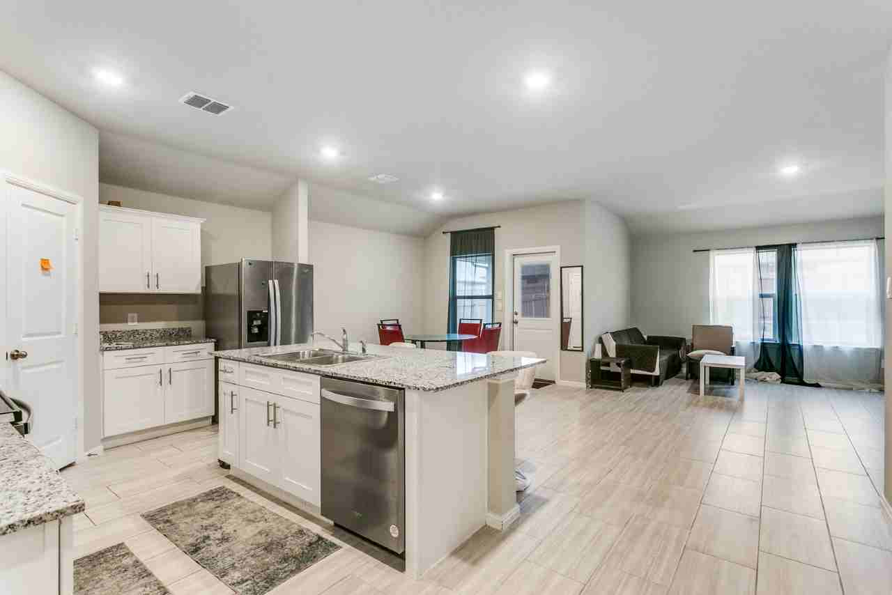 1348 Dillard Creek Dr - Photo 3 of 26