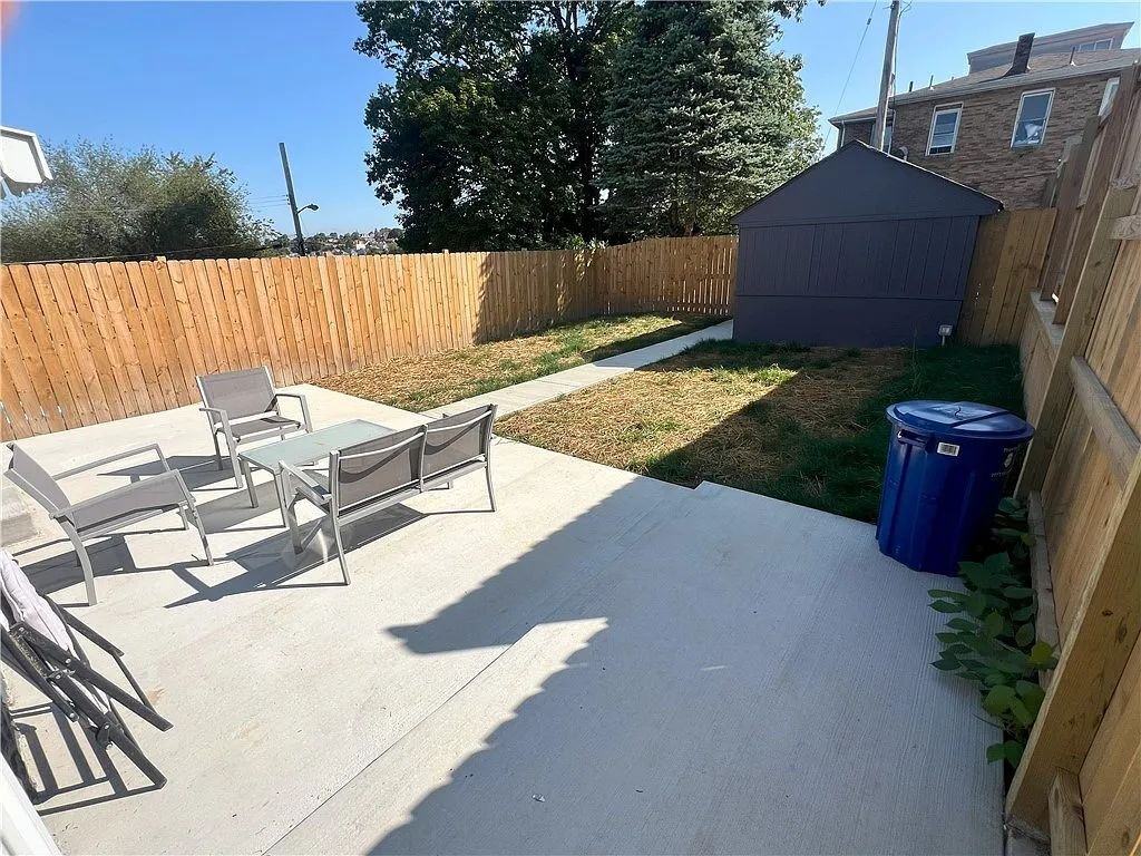 331 Redwood St - Photo 5 of 19