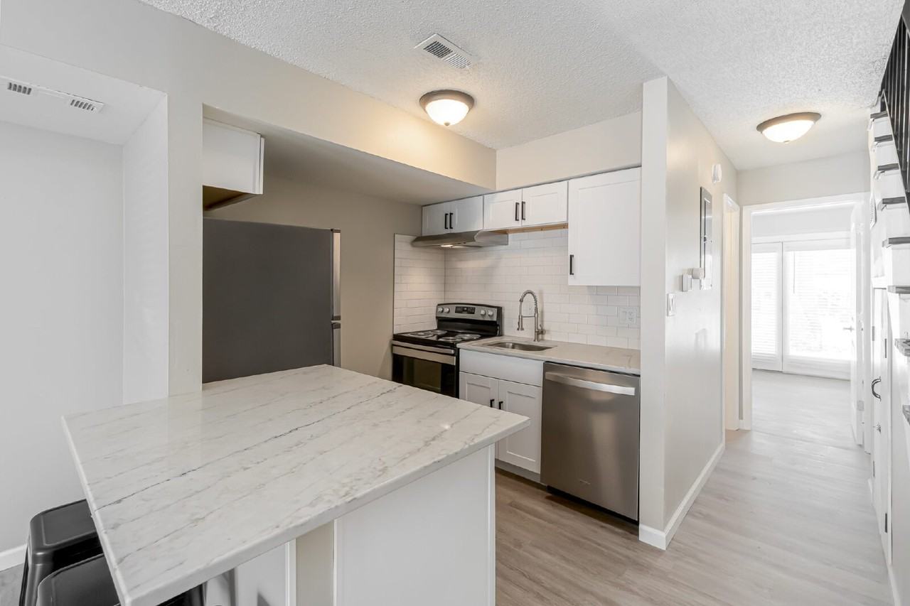 1241 33rd St #A - Photo 5 of 27