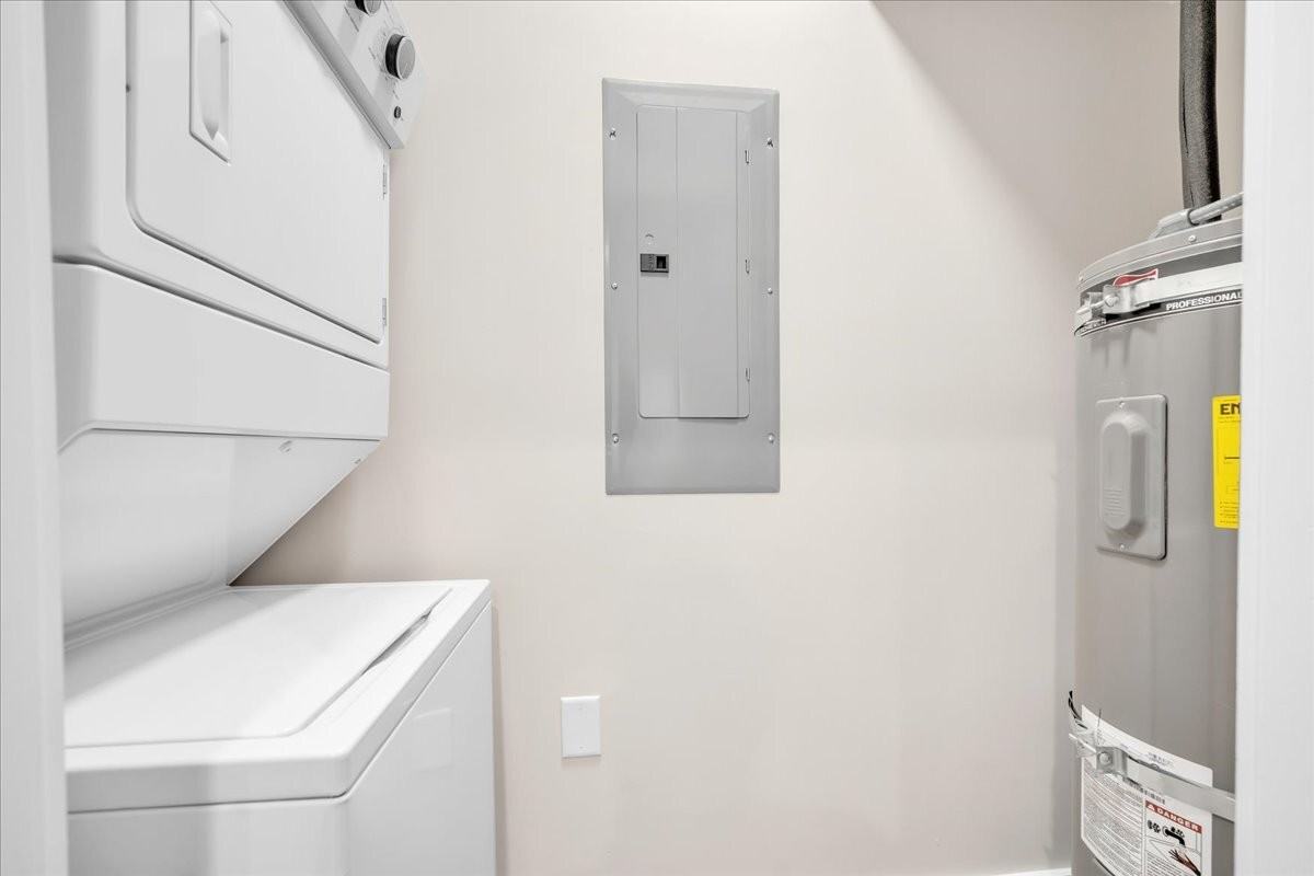 195 Romney St #1 - Photo 5 of 25