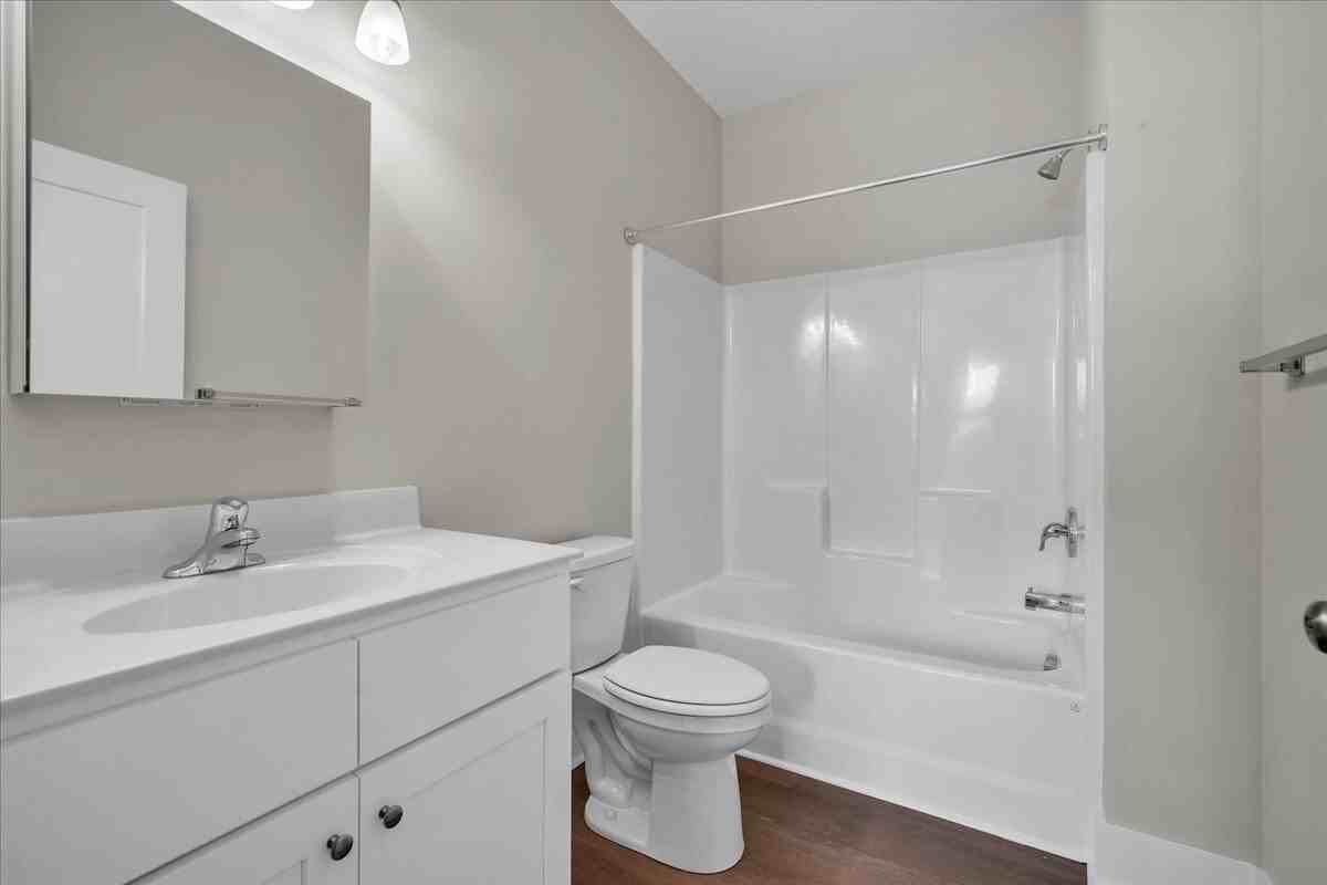 195 Romney St #1 - Photo 4 of 25