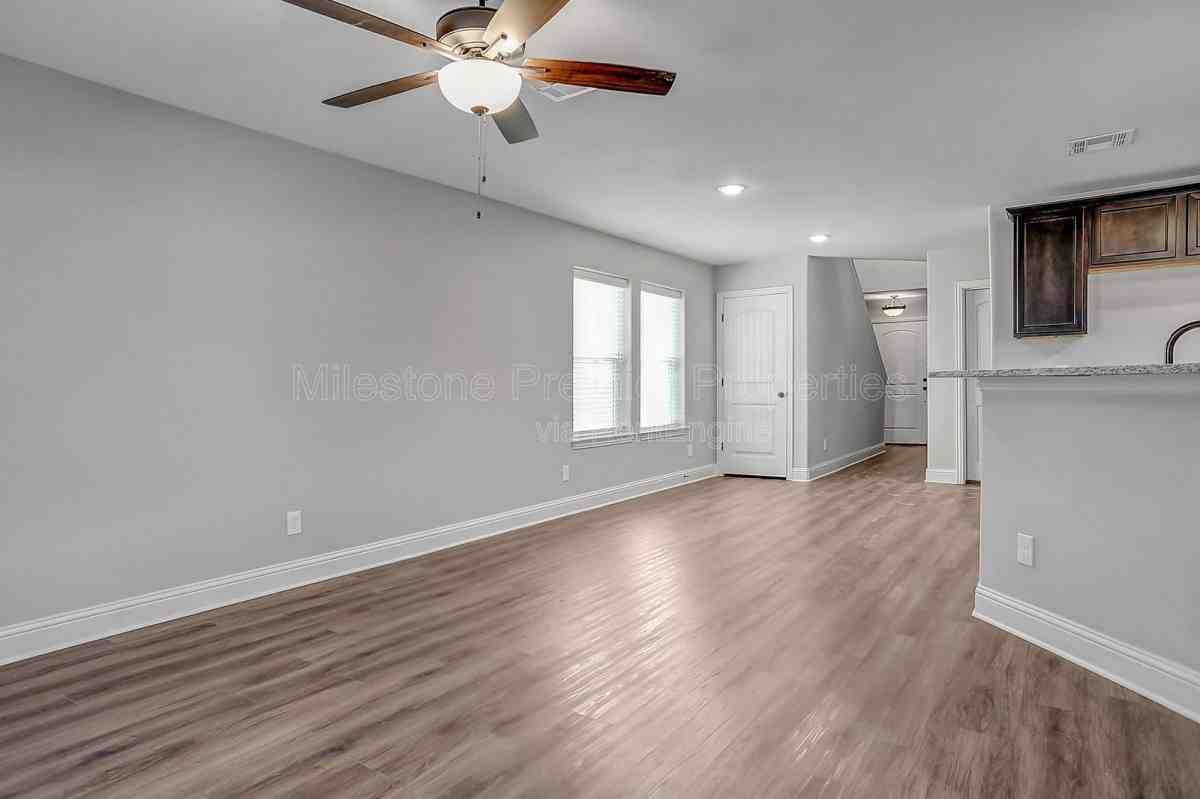 2735 W Washington St - Photo 3 of 10