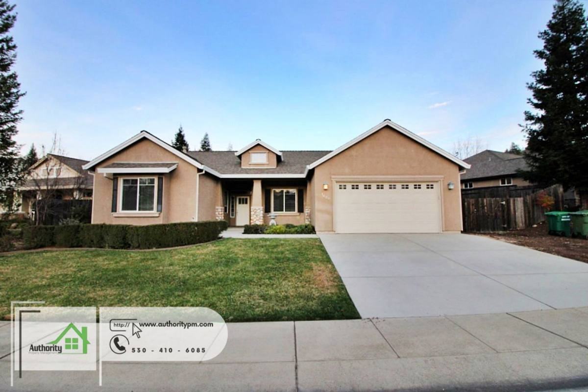 1447 Jen Way - Photo 2 of 10
