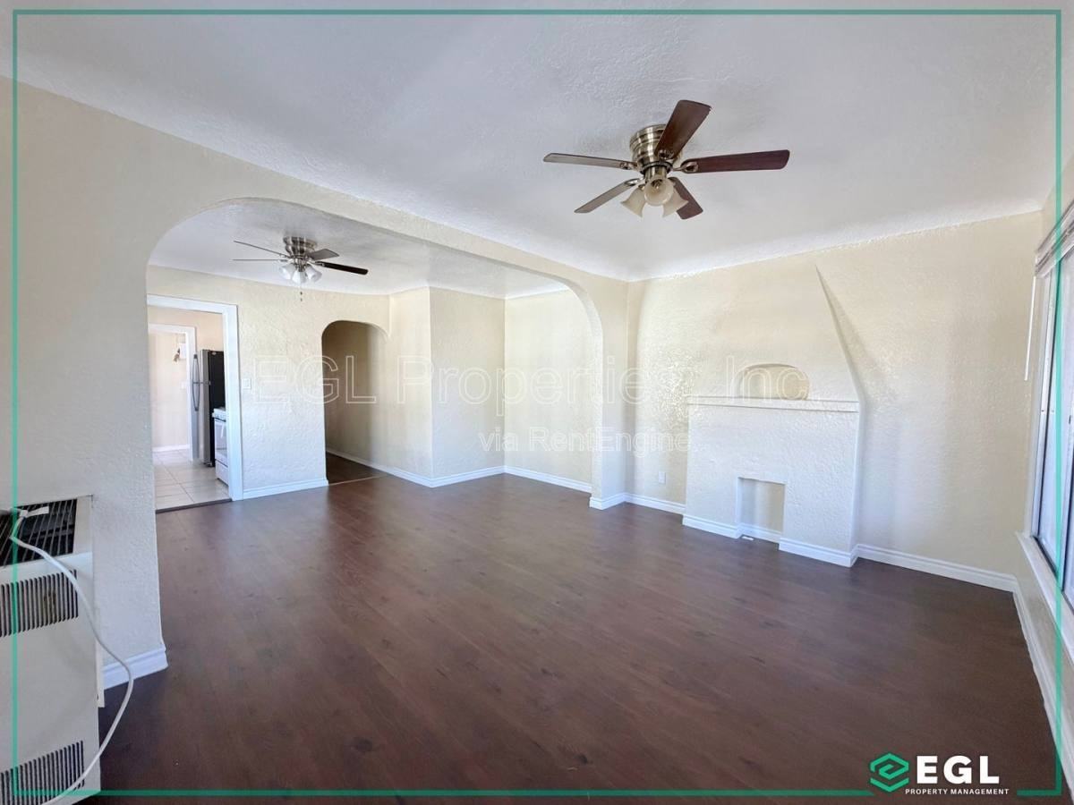 3014 Division St - Photo 3 of 10