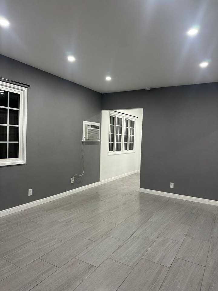 435 N Basque Ave - Photo 2 of 10