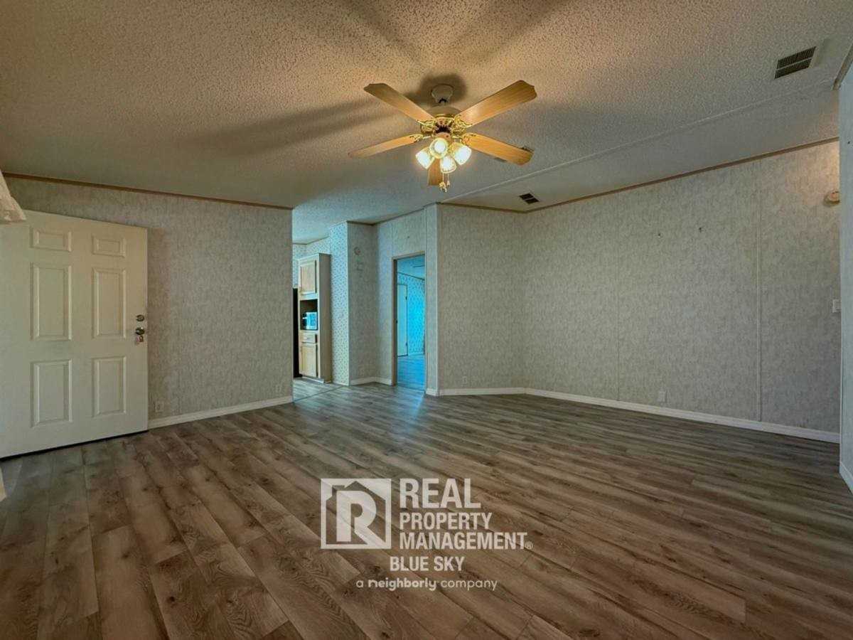 5641 Columbia Dr - Photo 3 of 10