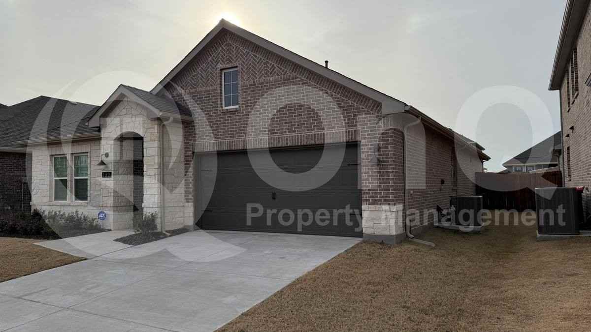 732 Waterhouse Lake Dr - Photo 2 of 10