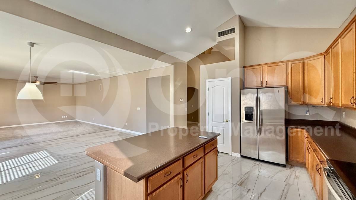 43987 W Maricopa Ave - Photo 3 of 10