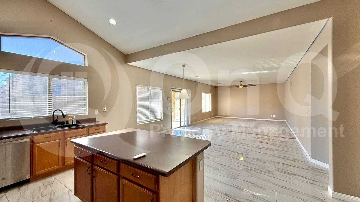 43987 W Maricopa Ave - Photo 4 of 10