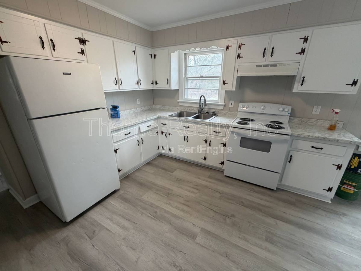 100 Cane Dr - Photo 3 of 10