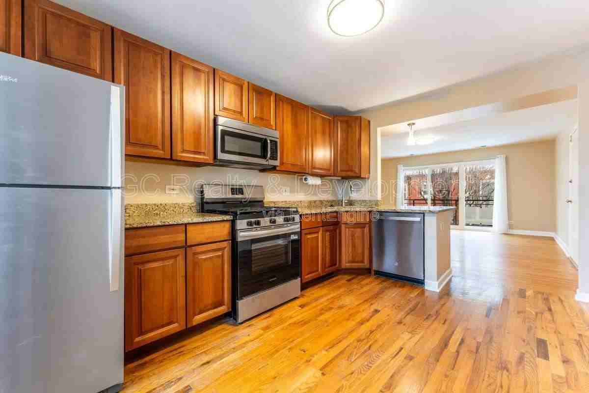 6417 N Damen Ave #3W - Photo 3 of 10