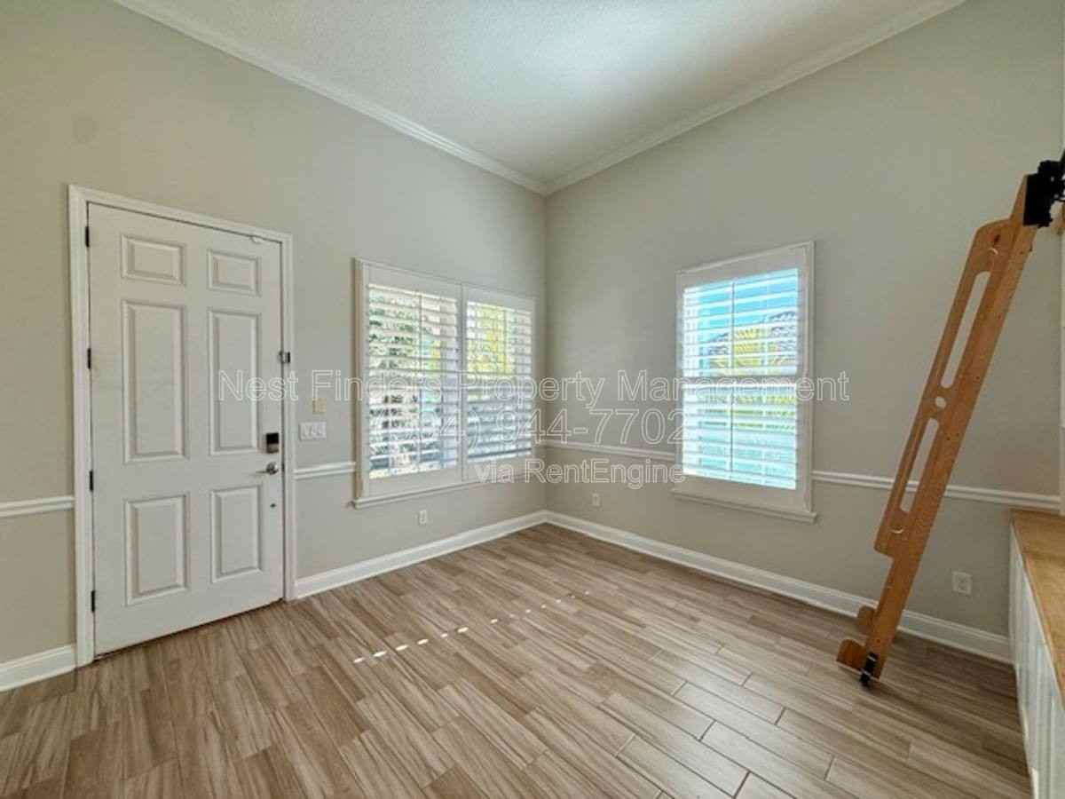 628 Town Plaza Ave - Photo 2 of 10