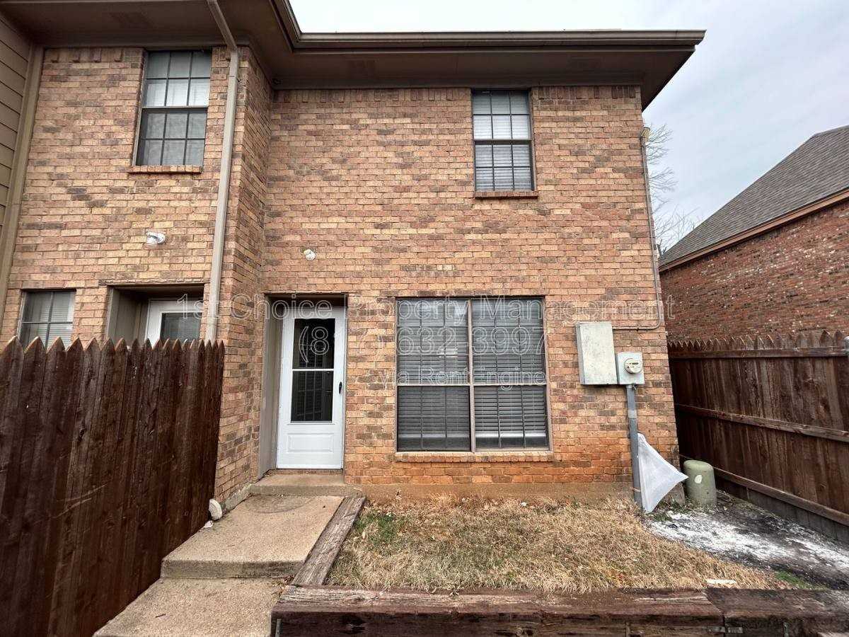 7425 Kingswood Dr - Photo 3 of 10