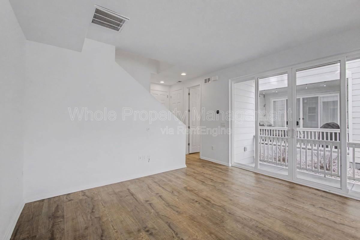 9664 Waco St - Photo 2 of 10