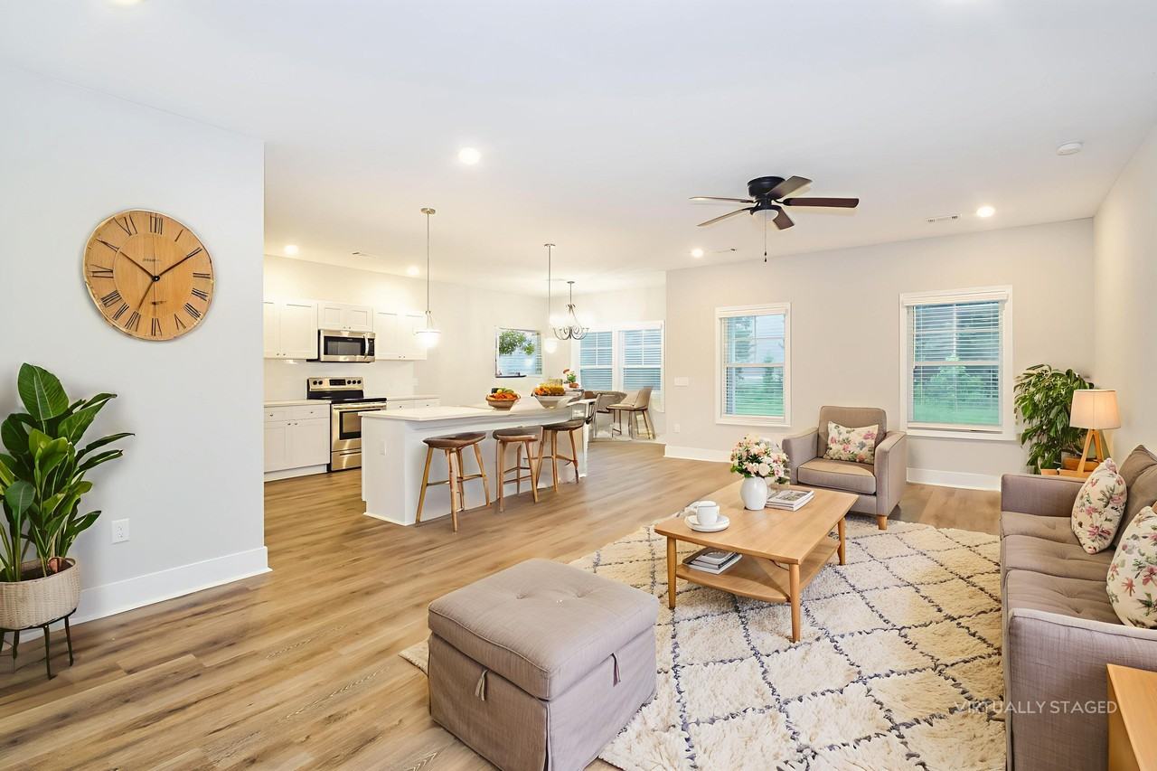 1053 Autumns Wood Cir E - Photo 2 of 24