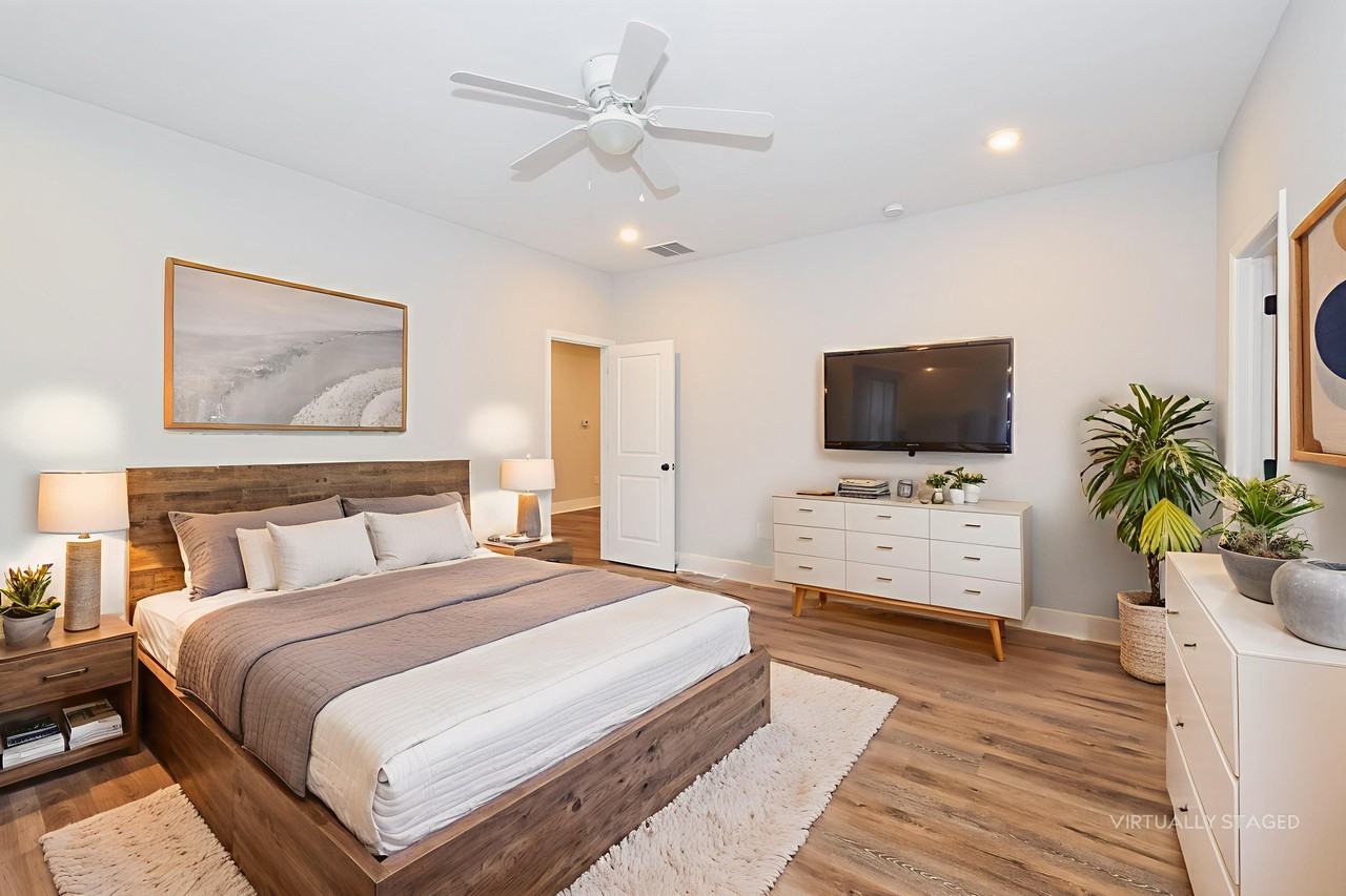 1053 Autumns Wood Cir E - Photo 3 of 24