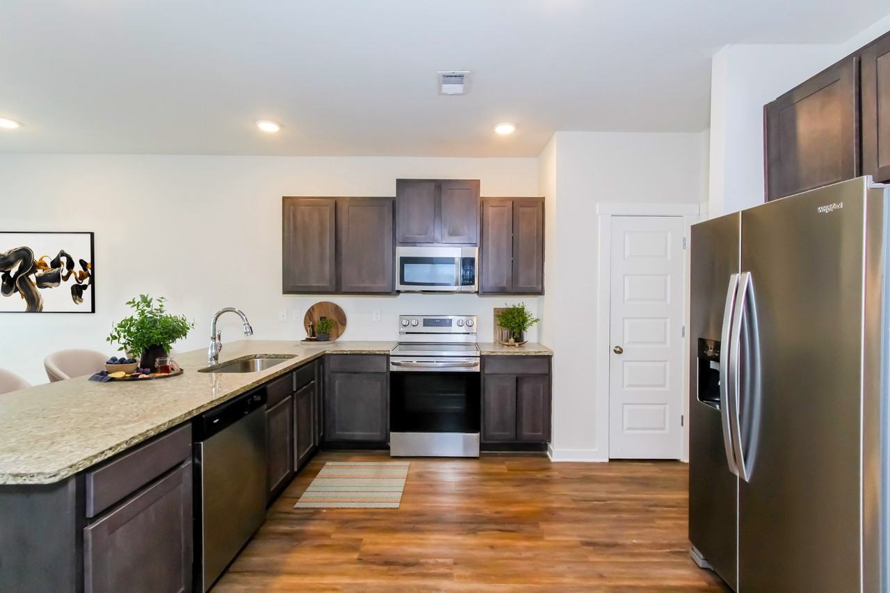 516 The Heights Ln - Photo 3 of 21