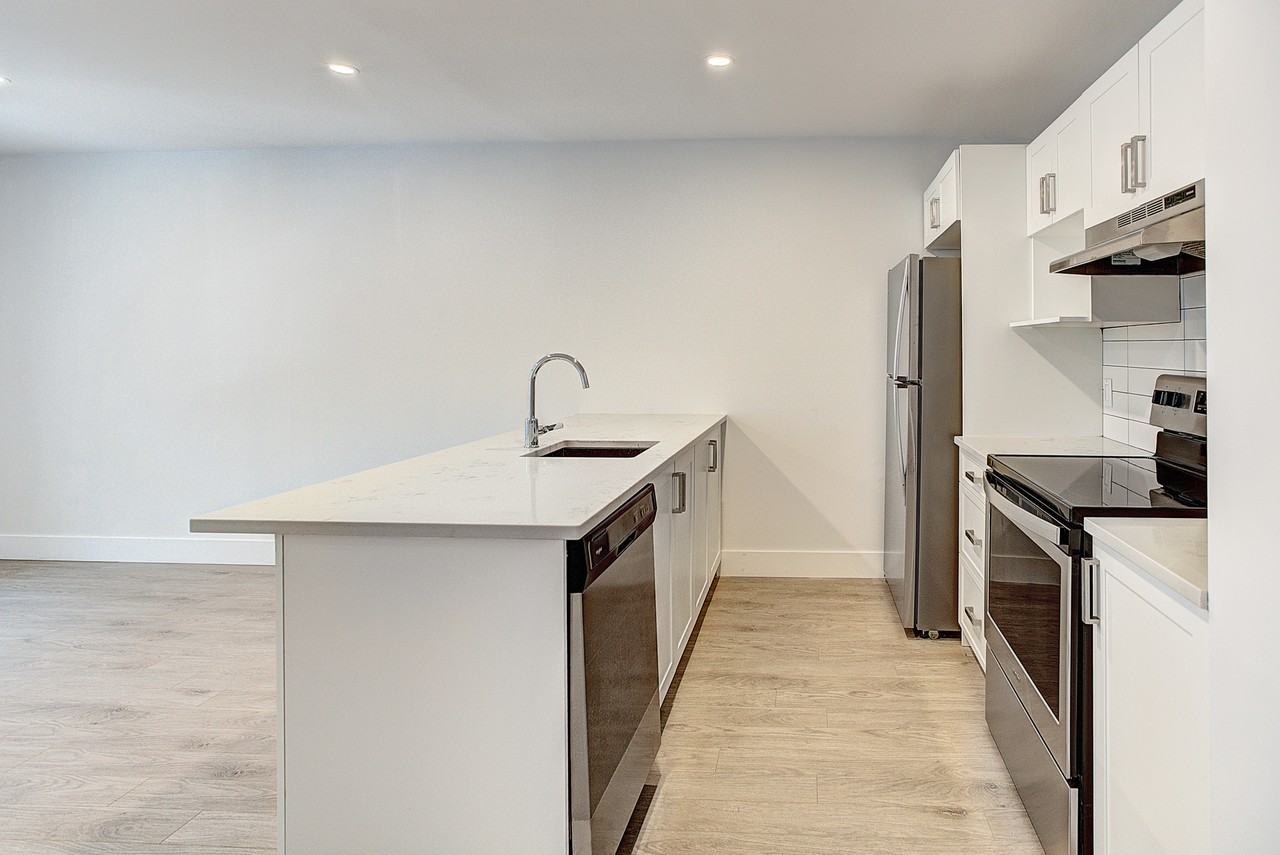 952 Rue Saint-Philippe - Photo 4 of 11