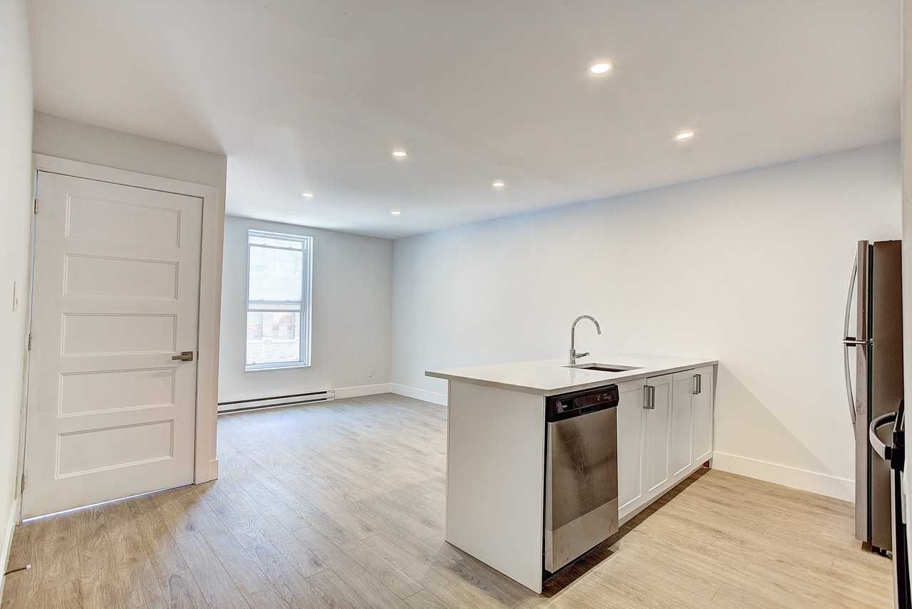 952 Rue Saint-Philippe - Photo 6 of 11