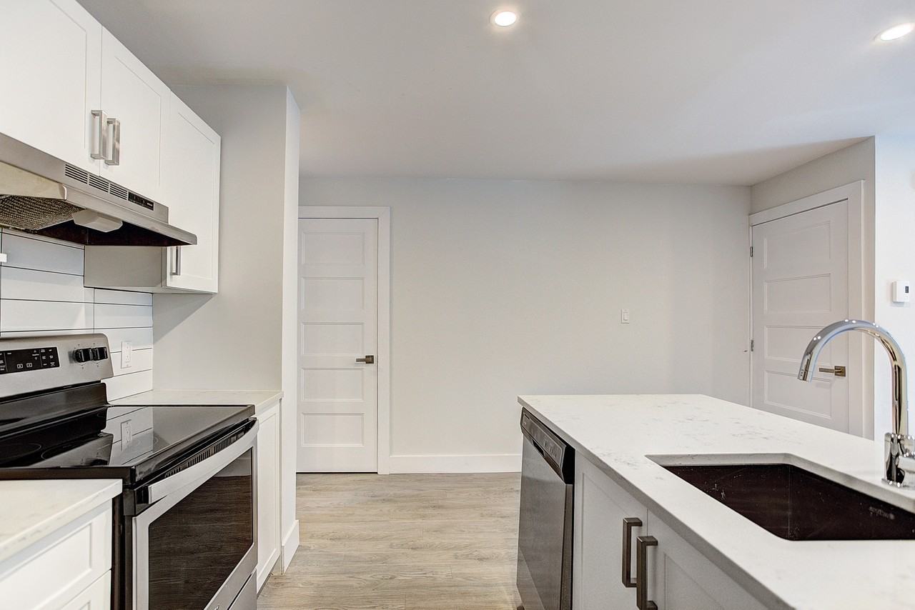 952 Rue Saint-Philippe - Photo 7 of 11