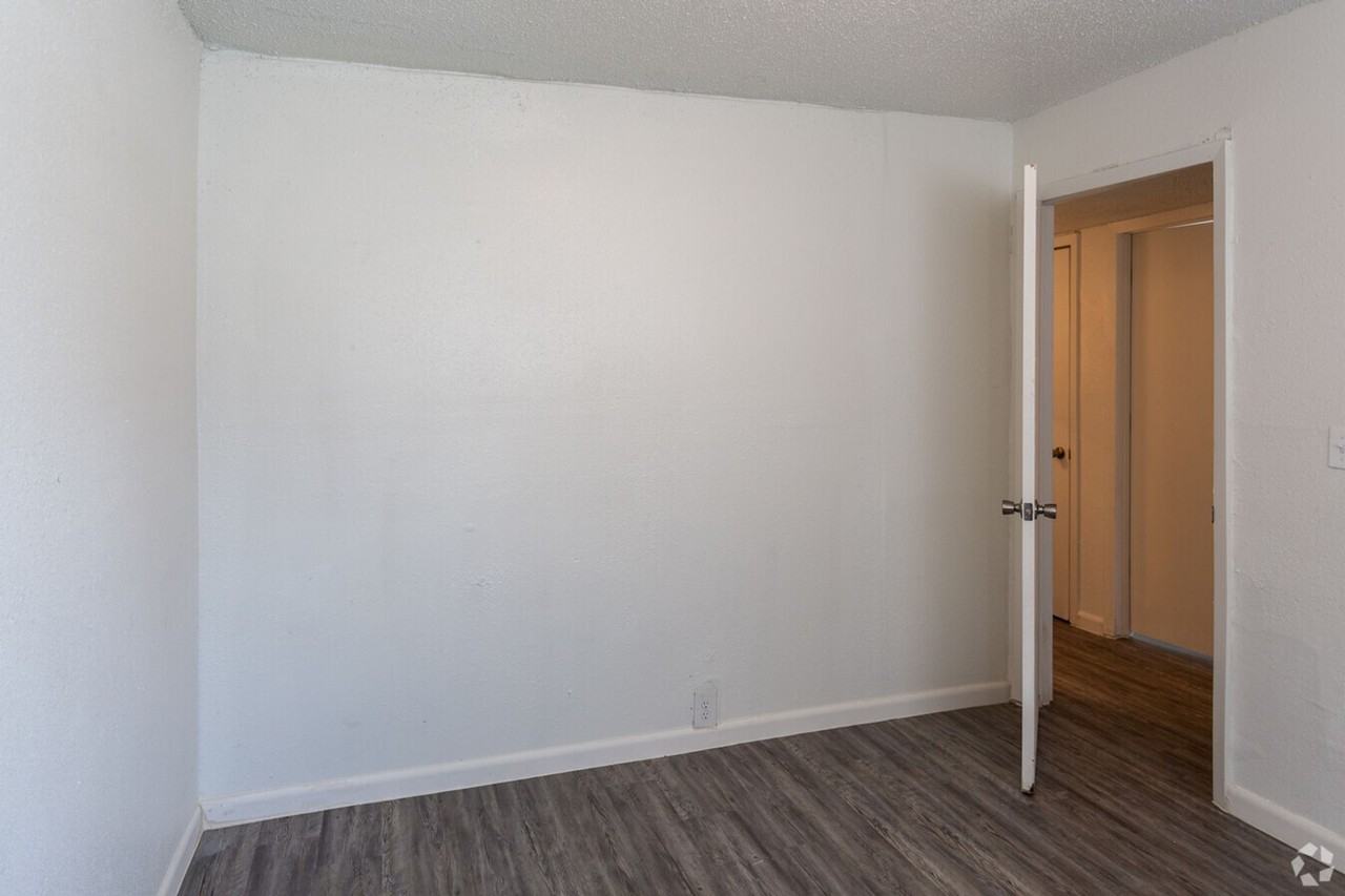 2119 SW 39th St. - Photo 2 of 37