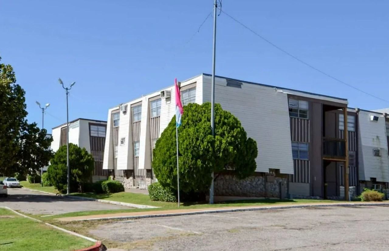 2119 SW 39th St. - Photo 3 of 37