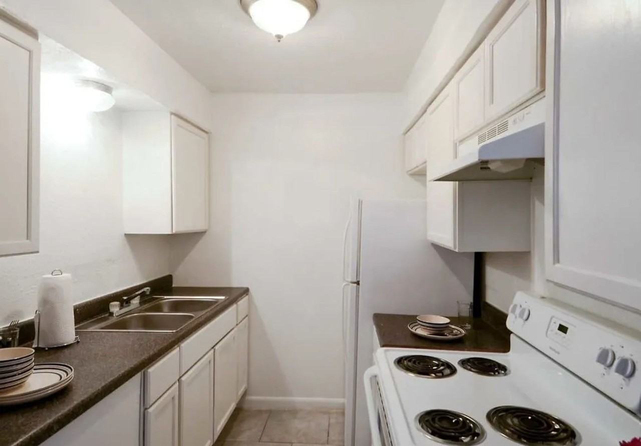 2119 SW 39th St. - Photo 4 of 37