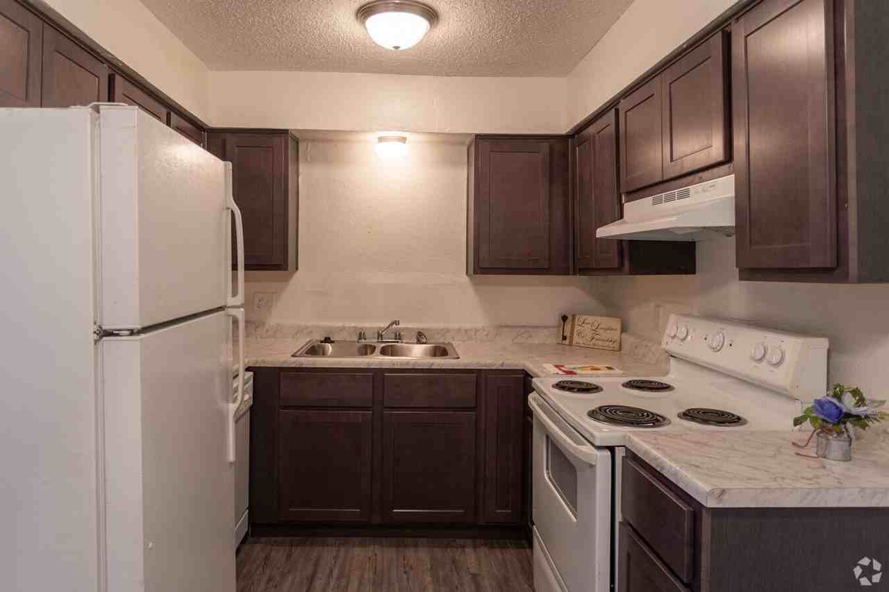 2119 SW 39th St. - Photo 5 of 37