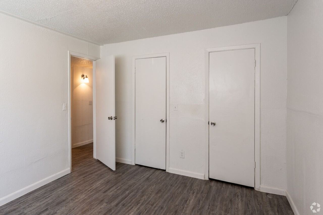 2119 SW 39th St. - Photo 6 of 37