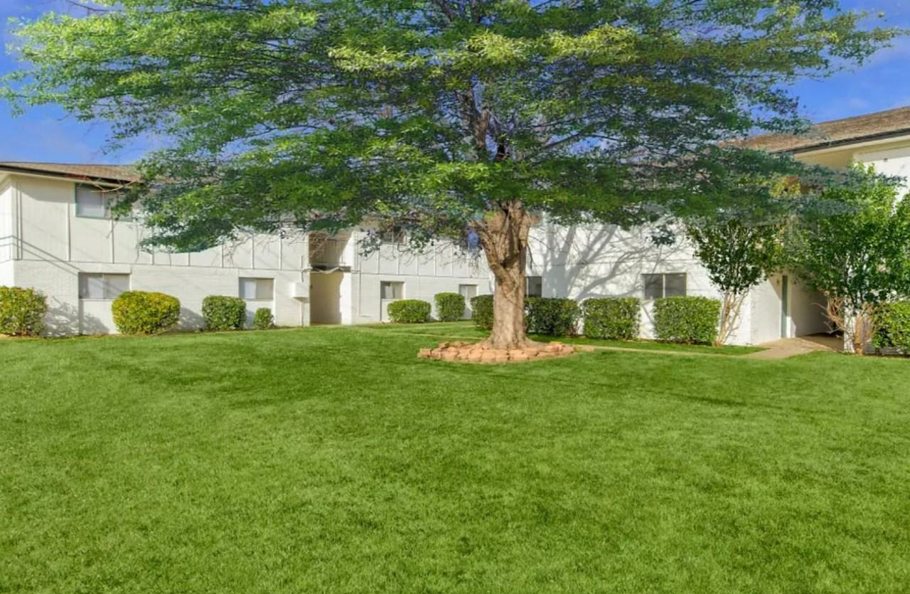 5901 NW 34th St - Photo 5 of 50