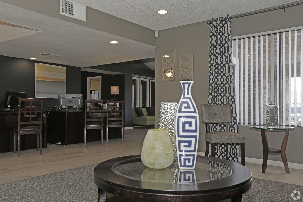 4326 N. 35th Ave. - Photo 2 of 25