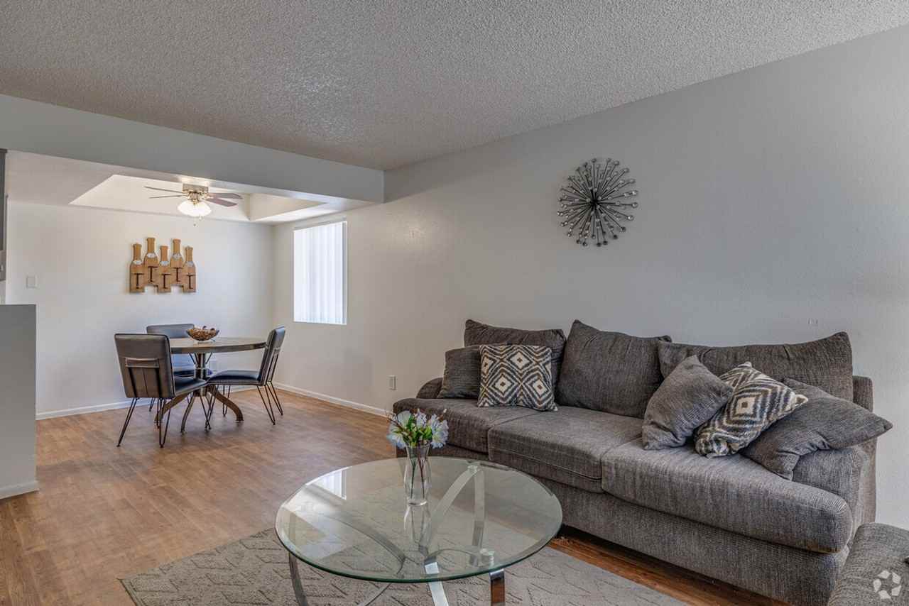 2540 W. Maryland Ave. - Photo 6 of 12