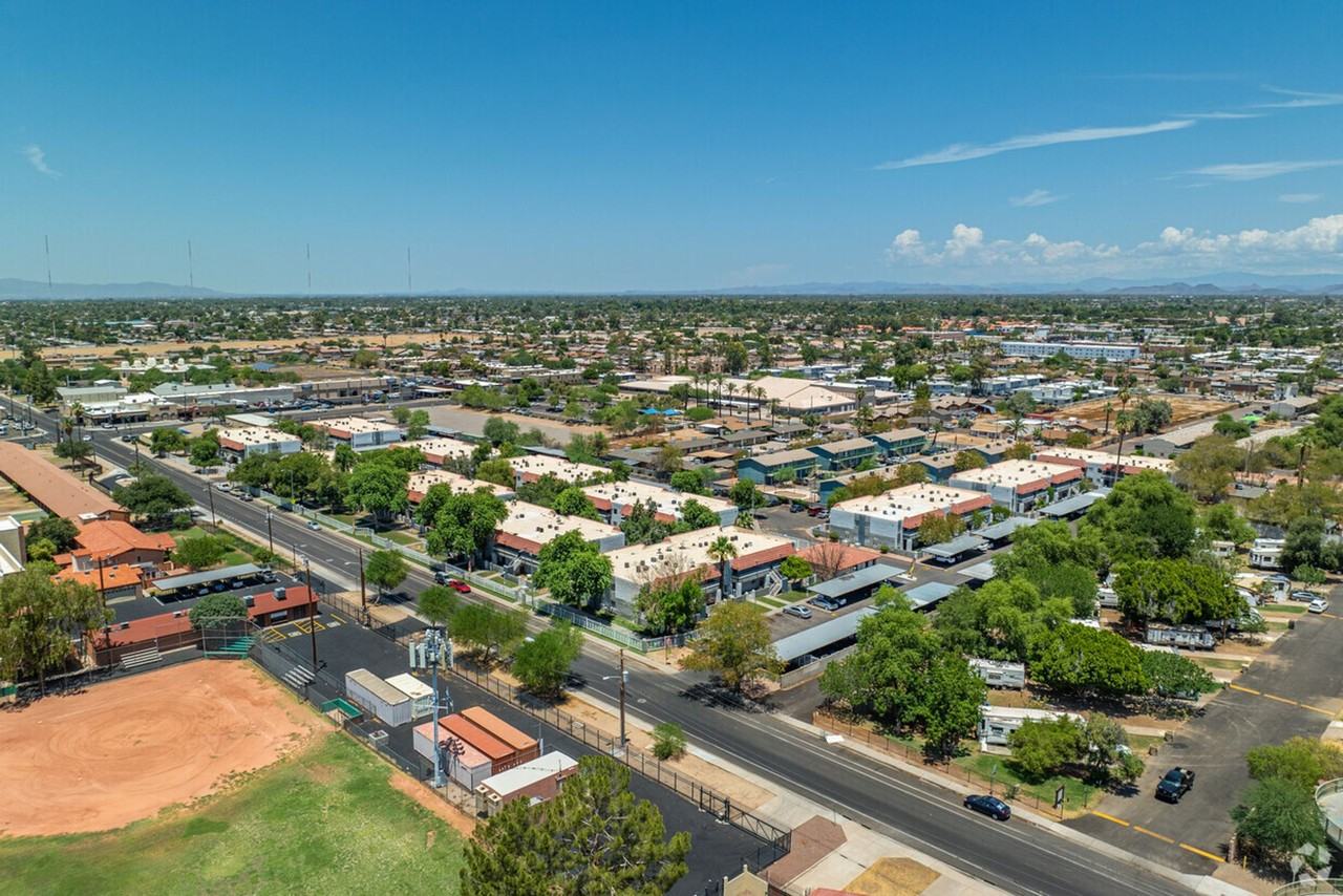 2540 W. Maryland Ave. - Photo 7 of 12