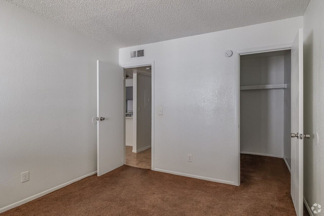 6801 N. 25th Drive - Photo 7 of 15