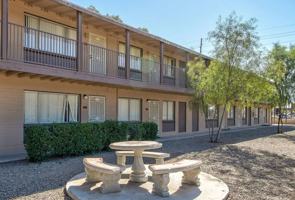 featured image of 252 W Valencia Rd