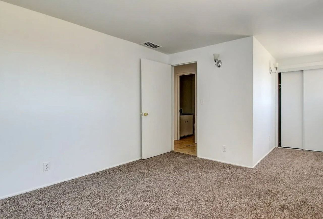 252 West Valencia Road - Photo 2 of 11