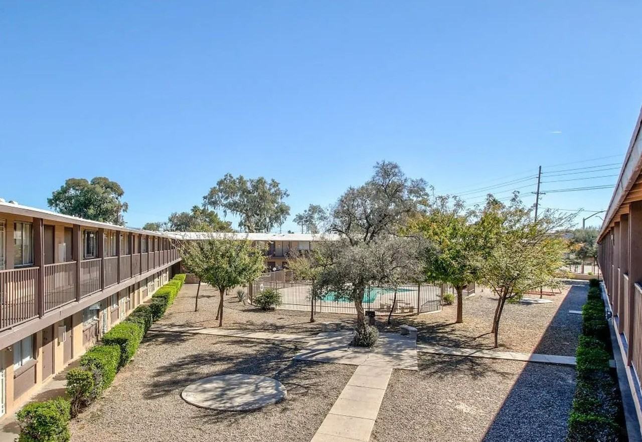 252 West Valencia Road - Photo 3 of 11