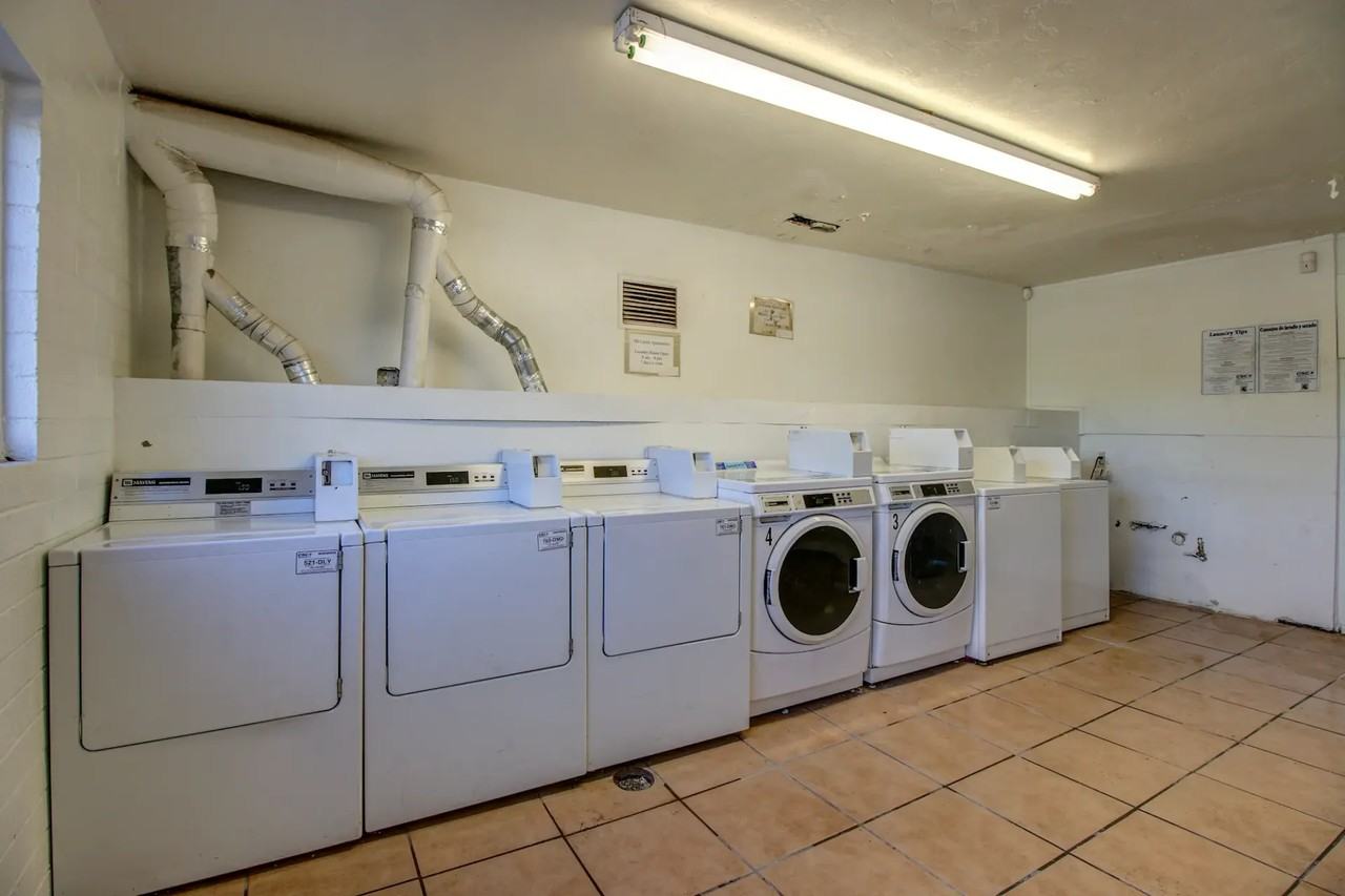 252 West Valencia Road - Photo 5 of 11