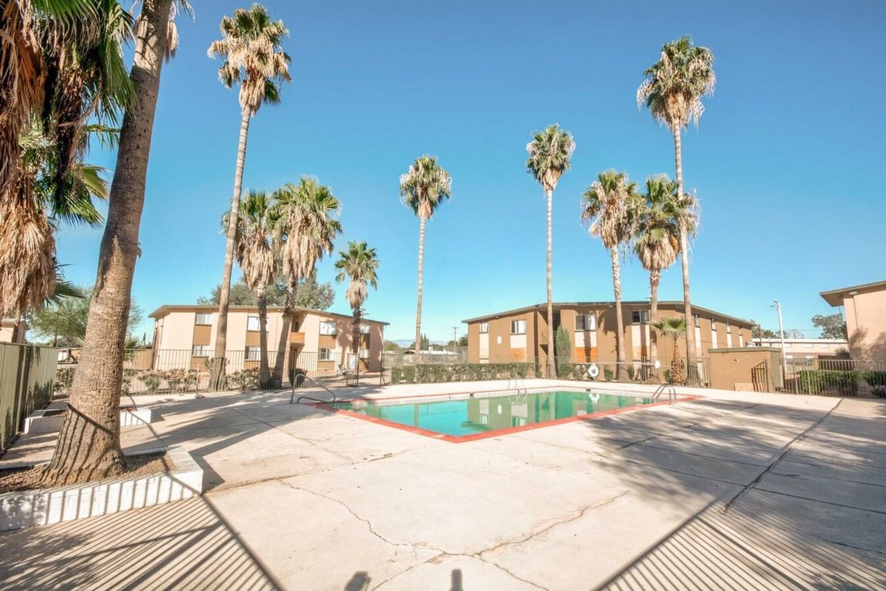 334 W Valencia Rd. - Photo 4 of 45