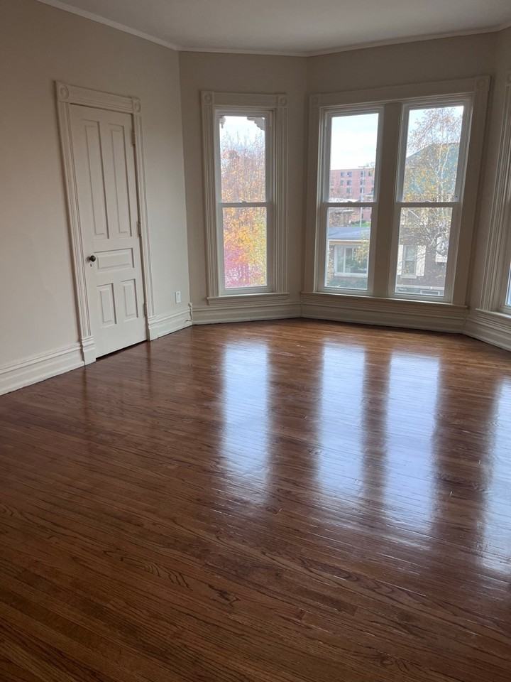 525 N Main St #4 - Photo 5 of 6