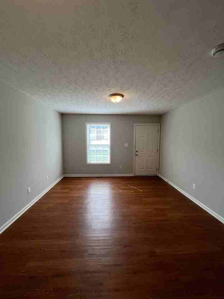 406 Upper Stone Ave - Photo 2 of 20