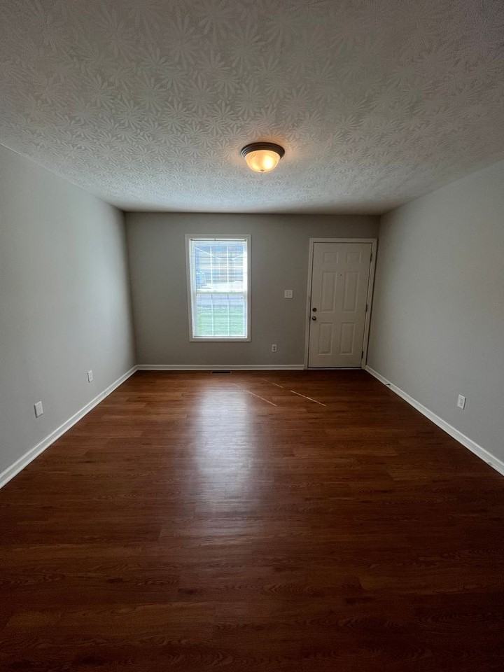 406 Upper Stone Ave - Photo 3 of 20