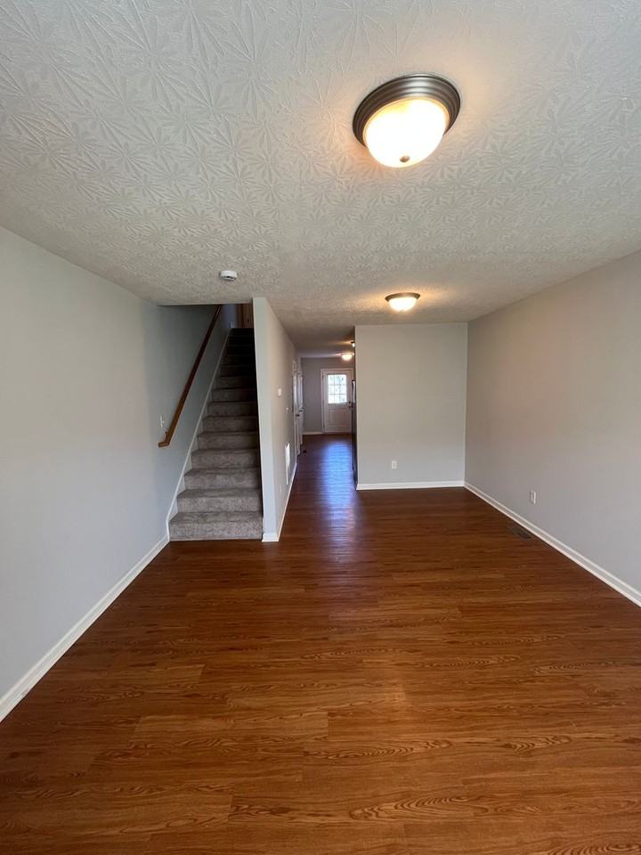 406 Upper Stone Ave - Photo 4 of 20