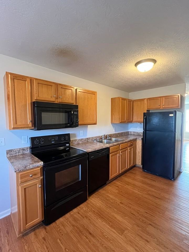 406 Upper Stone Ave - Photo 5 of 20