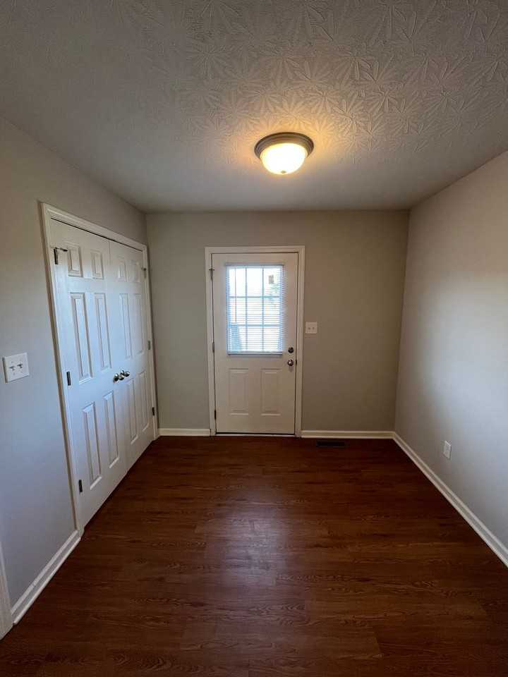 406 Upper Stone Ave - Photo 6 of 20