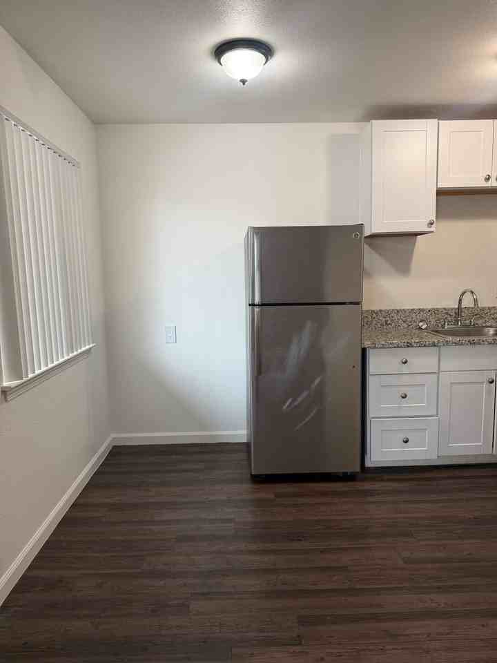 Las Palmas Apartments - Photo 2 of 24