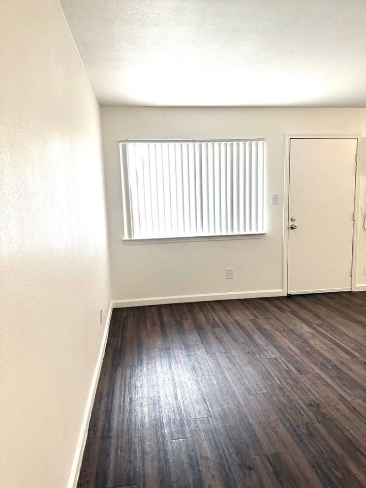 Las Palmas Apartments - Photo 3 of 24